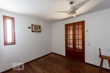 Casa de condomínio à venda com 362m², 4 quartos e 2 vagas Casa de condomínio à venda com 362m², 4 quartos e 2 vagasSuite 2