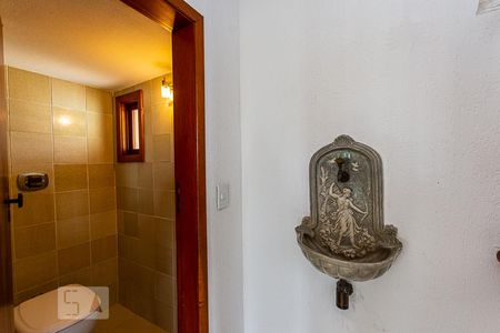 Lavabo de casa de condomínio para alugar com 4 quartos, 362m² em Badu, Niterói