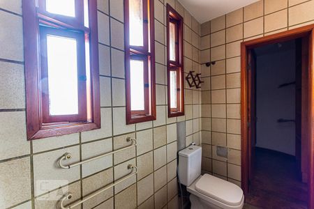 Casa de condomínio à venda com 362m², 4 quartos e 2 vagas Casa de condomínio à venda com 362m², 4 quartos e 2 vagasBanheiro da Suíte 3