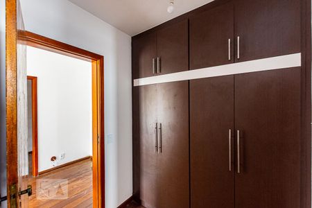 Casa de condomínio à venda com 362m², 4 quartos e 2 vagas Casa de condomínio à venda com 362m², 4 quartos e 2 vagasSuite 2
