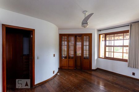 Casa de condomínio à venda com 362m², 4 quartos e 2 vagas Casa de condomínio à venda com 362m², 4 quartos e 2 vagasSuite 3