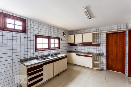 Casa de condomínio à venda com 362m², 4 quartos e 2 vagas Casa de condomínio à venda com 362m², 4 quartos e 2 vagasCozinha