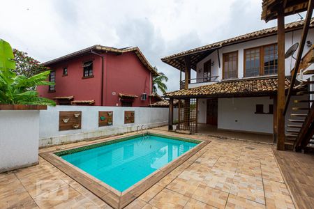 Casa de condomínio à venda com 362m², 4 quartos e 2 vagas Casa de condomínio à venda com 362m², 4 quartos e 2 vagasPiscina
