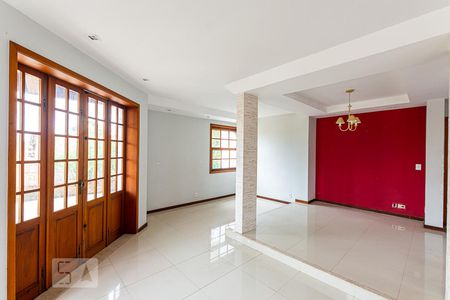 Sala de casa de condomínio para alugar com 4 quartos, 362m² em Badu, Niterói