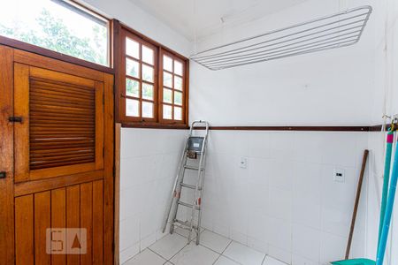 Casa de condomínio à venda com 362m², 4 quartos e 2 vagas Casa de condomínio à venda com 362m², 4 quartos e 2 vagasÁrea de Serviço