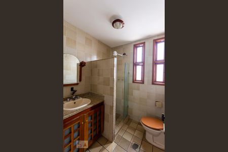 Casa de condomínio à venda com 362m², 4 quartos e 2 vagas Casa de condomínio à venda com 362m², 4 quartos e 2 vagasBanheiro