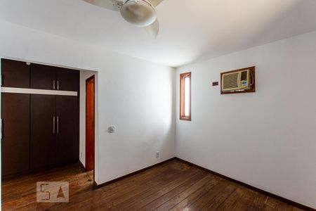 Casa de condomínio à venda com 362m², 4 quartos e 2 vagas Casa de condomínio à venda com 362m², 4 quartos e 2 vagasSuite 2