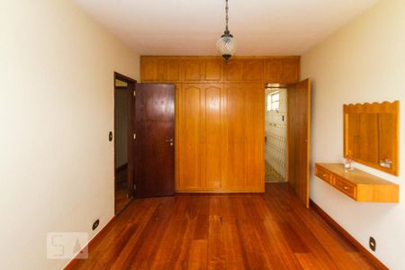 Casa à venda com 300m², 3 quartos e 6 vagasSuite