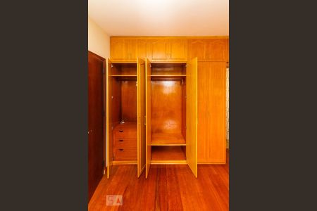 Casa à venda com 300m², 3 quartos e 6 vagasSuite