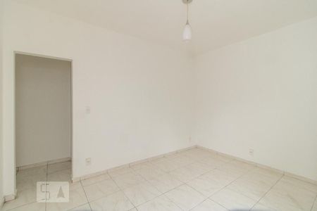 Sala de casa para alugar com 1 quarto, 50m² em Marechal Hermes, Rio de Janeiro