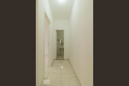 Corredor de casa para alugar com 1 quarto, 50m² em Marechal Hermes, Rio de Janeiro