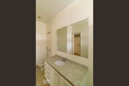 Casa à venda com 400m², 4 quartos e 3 vagasBanheiro da suíte 1