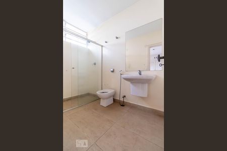 Casa à venda com 400m², 4 quartos e 3 vagasBanheiro da suíte 2