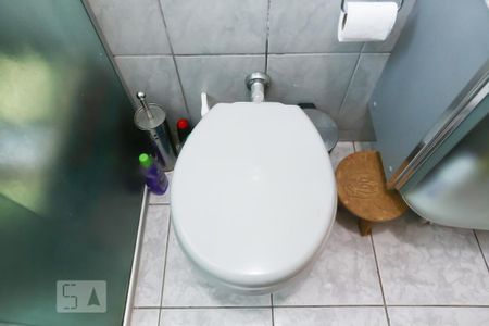 Casa à venda com 100m², 2 quartos e 2 vagasDetalhe banheiro