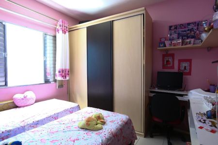 Casa à venda com 100m², 2 quartos e 2 vagasQuarto 2 