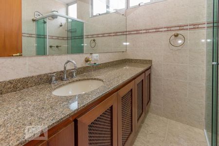 Casa à venda com 155m², 3 quartos e 2 vagasBanheiro da Suíte