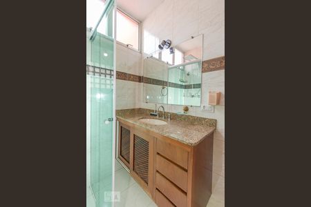 Casa à venda com 155m², 3 quartos e 2 vagasBanheiro