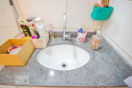 Casa de condomínio à venda com 112m², 3 quartos e 2 vagasBanheiro 2