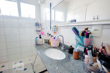 Casa de condomínio à venda com 112m², 3 quartos e 2 vagasBanheiro 1