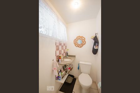 Casa de condomínio à venda com 112m², 3 quartos e 2 vagasLavabo