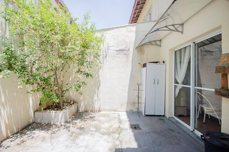 Casa de condomínio à venda com 112m², 3 quartos e 2 vagasQuintal