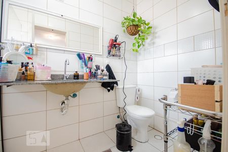 Casa de condomínio à venda com 112m², 3 quartos e 2 vagasBanheiro 1