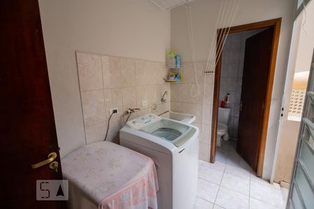 Casa de condomínio à venda com 250m², 3 quartos e 2 vagasLavanderia