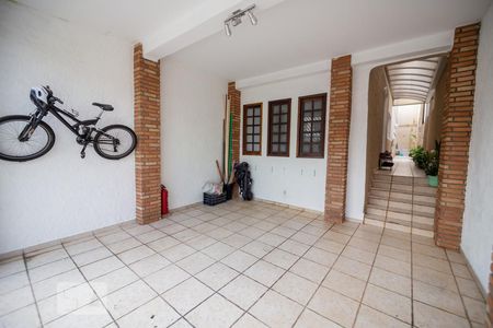 Casa de condomínio à venda com 250m², 3 quartos e 2 vagasGaragem