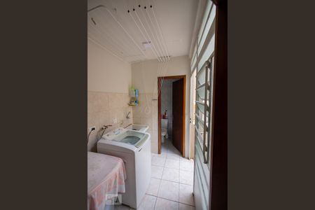 Casa de condomínio à venda com 250m², 3 quartos e 2 vagasLavanderia