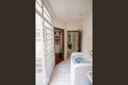 Casa de condomínio à venda com 250m², 3 quartos e 2 vagasLavanderia