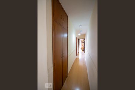 Casa de condomínio à venda com 250m², 3 quartos e 2 vagasCorredor