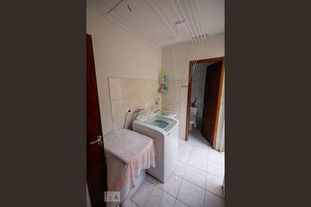 Casa de condomínio à venda com 250m², 3 quartos e 2 vagasLavanderia