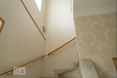 Casa à venda com 365m², 4 quartos e 4 vagasEscada