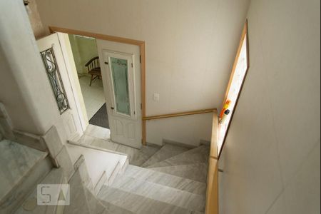 Casa à venda com 365m², 4 quartos e 4 vagasEscada