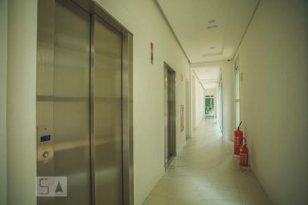 Apartamento à venda com 72m², 2 quartos e 2 vagasHall social