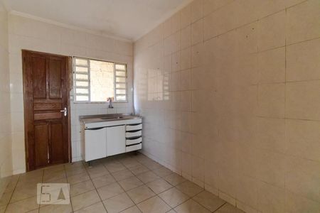 Casa à venda com 130m², 4 quartos e 3 vagasCozinha 02 (Fundos)