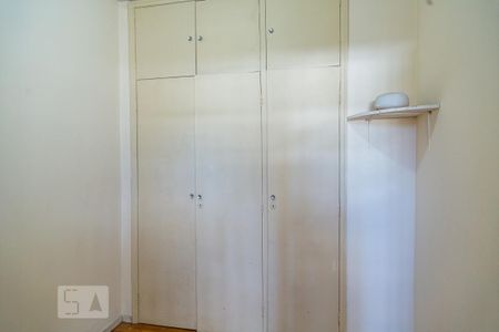 Apartamento para alugar com 220m², 4 quartos e 2 vagas Apartamento para alugar com 220m², 4 quartos e 2 vagasArmário do Quarto de Serviço