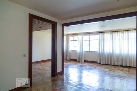 Apartamento para alugar com 220m², 4 quartos e 2 vagas Apartamento para alugar com 220m², 4 quartos e 2 vagasSala