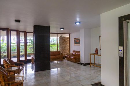 Apartamento para alugar com 220m², 4 quartos e 2 vagas Apartamento para alugar com 220m², 4 quartos e 2 vagasHall de Entrada