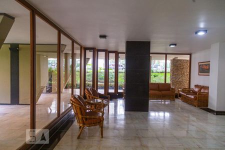 Apartamento para alugar com 220m², 4 quartos e 2 vagas Apartamento para alugar com 220m², 4 quartos e 2 vagasHall de Entrada