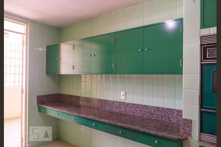 Apartamento para alugar com 220m², 4 quartos e 2 vagas Apartamento para alugar com 220m², 4 quartos e 2 vagasArmário da Cozinha
