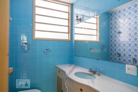 Apartamento para alugar com 220m², 4 quartos e 2 vagas Apartamento para alugar com 220m², 4 quartos e 2 vagasBanheiro da Suíte