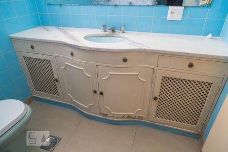 Apartamento para alugar com 220m², 4 quartos e 2 vagas Apartamento para alugar com 220m², 4 quartos e 2 vagasArmário do Banheiro da Suíte