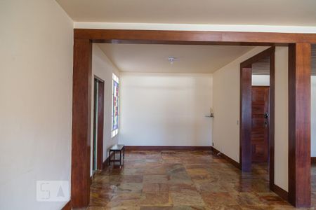 Apartamento para alugar com 220m², 4 quartos e 2 vagas Apartamento para alugar com 220m², 4 quartos e 2 vagasSala