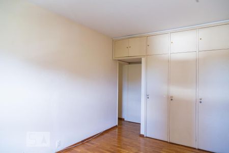 Apartamento para alugar com 220m², 4 quartos e 2 vagas Apartamento para alugar com 220m², 4 quartos e 2 vagasQuarto 2