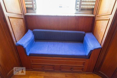 Apartamento para alugar com 220m², 4 quartos e 2 vagas Apartamento para alugar com 220m², 4 quartos e 2 vagasSofá do Quarto 4