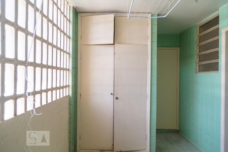 Apartamento para alugar com 220m², 4 quartos e 2 vagas Apartamento para alugar com 220m², 4 quartos e 2 vagasArmário da Área de Serviço