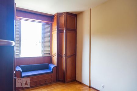 Apartamento para alugar com 220m², 4 quartos e 2 vagas Apartamento para alugar com 220m², 4 quartos e 2 vagasQuarto 4
