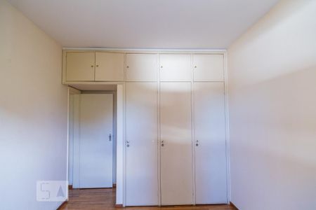 Apartamento para alugar com 220m², 4 quartos e 2 vagas Apartamento para alugar com 220m², 4 quartos e 2 vagasArmário do Quarto 2