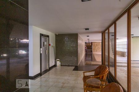 Apartamento para alugar com 220m², 4 quartos e 2 vagas Apartamento para alugar com 220m², 4 quartos e 2 vagasHall de Entrada